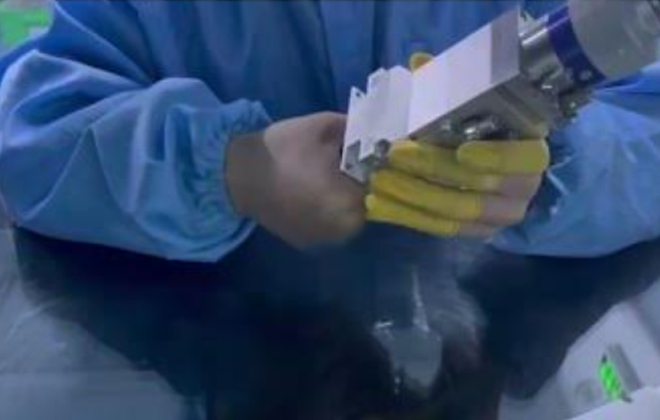 NC30E Demontujte a sestavte kolimačn&iacute; sběrnou ochrannou čočku